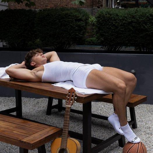 Daily wear|Office attire|Gym sessions|Pride events|Lounge comfort|Seamless|Butt-lift design|Shaping|Waistline control|Comfort|Proper support|Invisible under clothes|Body contouring|Men's trunks|Low-rise underwear|Seamless trunks|Basic trunks|White|Right Side view